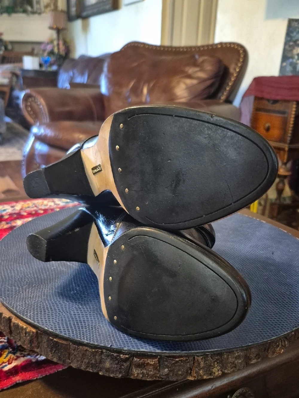 Louise et Cie Black Leather Ankle Booties with Buckle Detail Sz 7. (#812S)